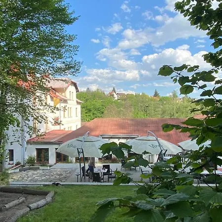 מלון Uniqhotel 3*