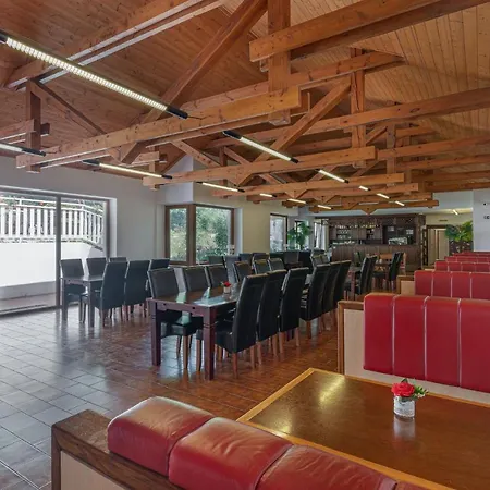 Uniqhotel 3* צ'סקי שטרנברק