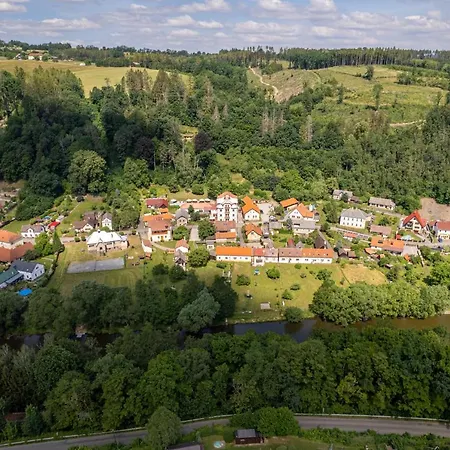 Uniqhotel מלון צ'סקי שטרנברק