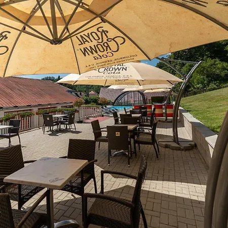 מלון Uniqhotel צ'סקי שטרנברק