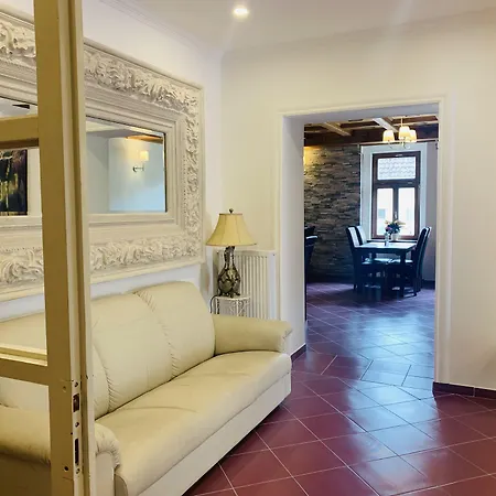 מלון Uniqhotel 3*