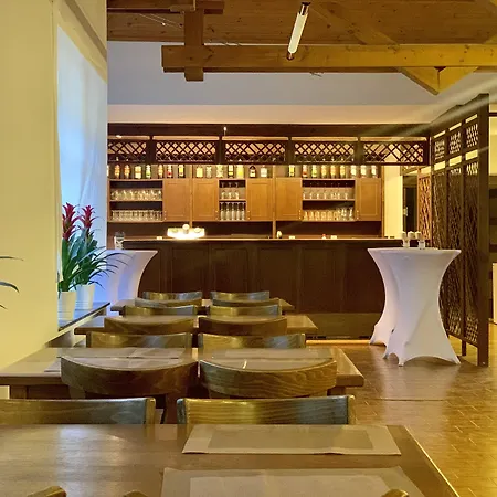 Uniqhotel מלון צ'סקי שטרנברק