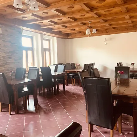 Uniqhotel מלון 3*