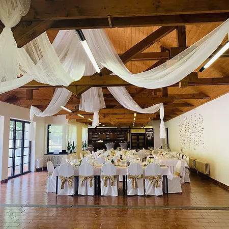 מלון Uniqhotel 3*