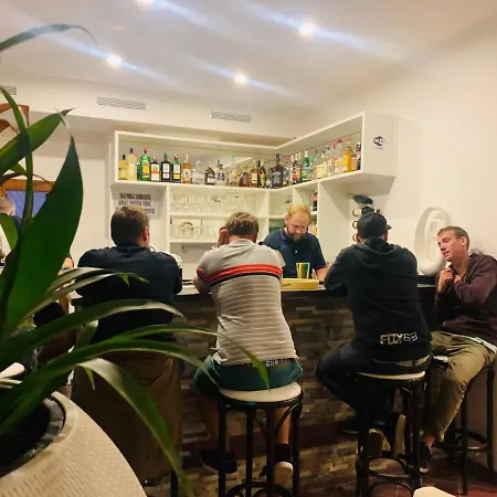 Uniqhotel מלון 3*