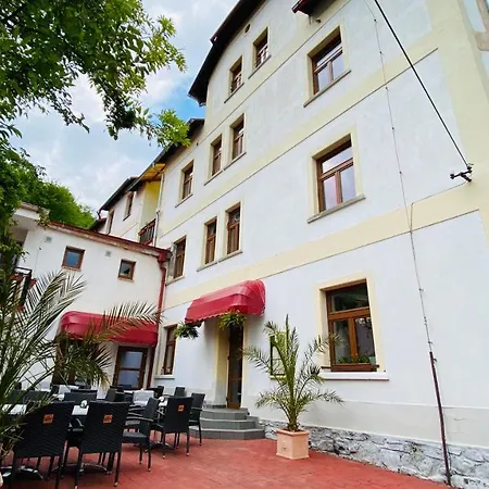 מלון Uniqhotel 3*